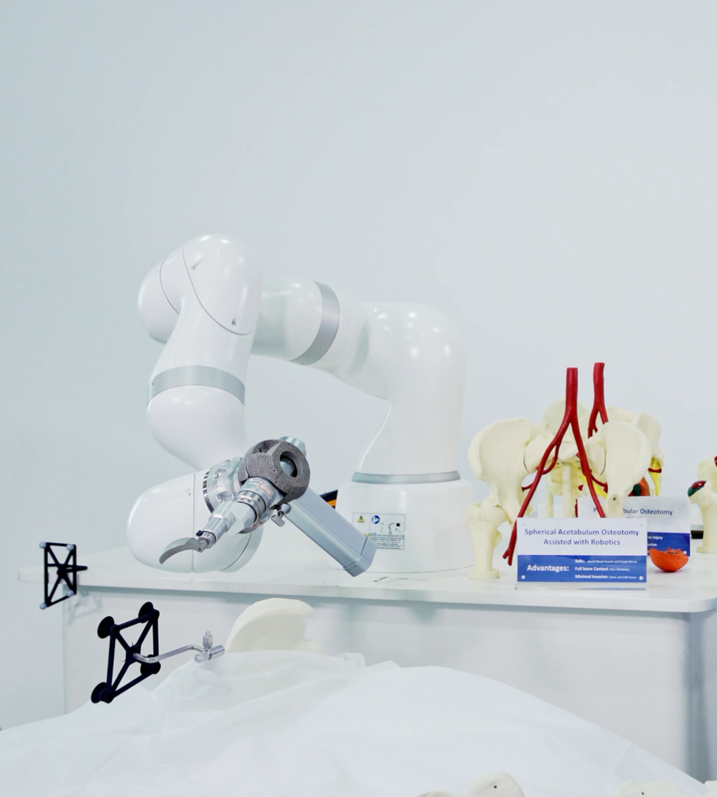 Acetabulaire, roterende osteotomierobot